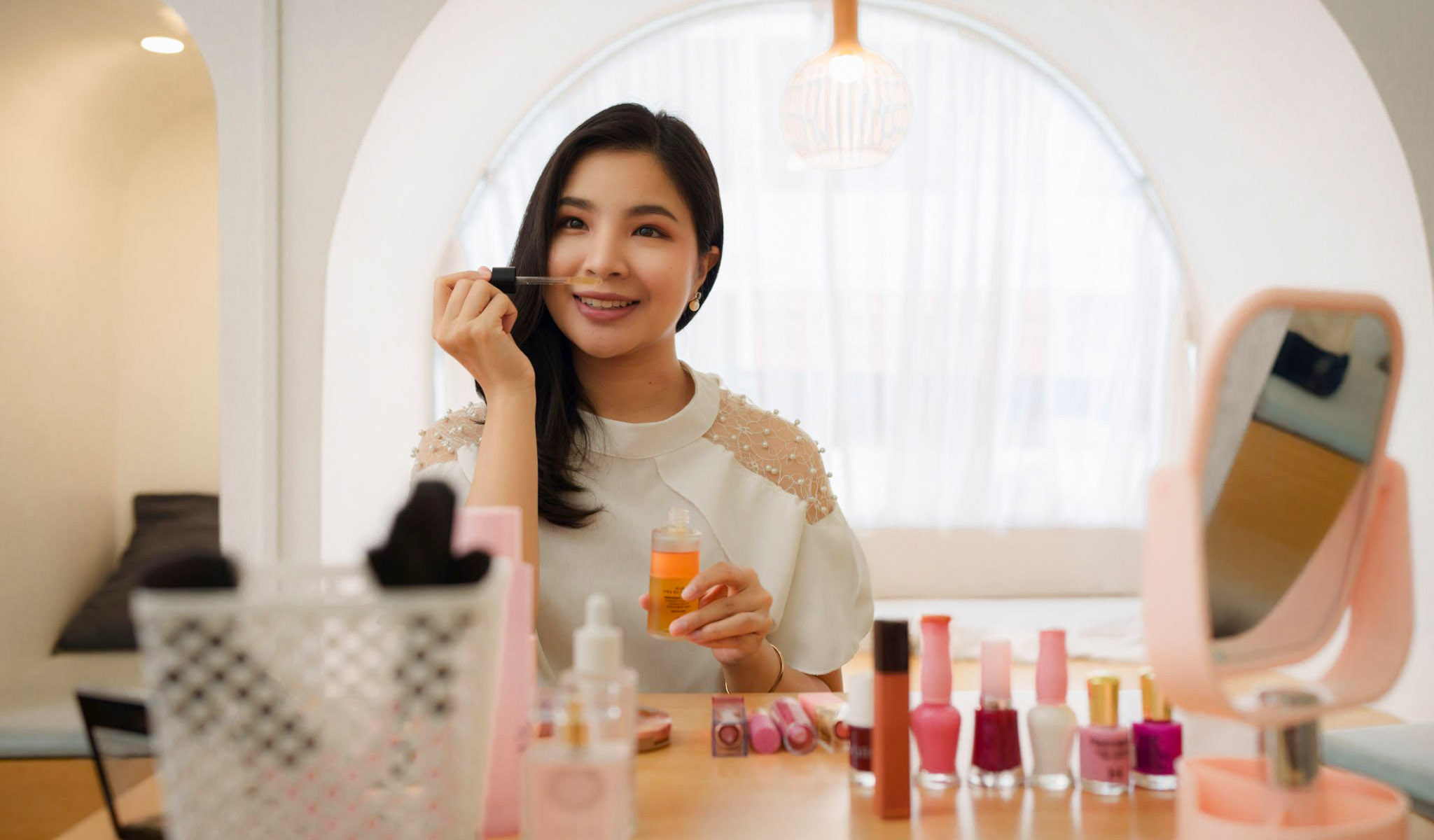 Teenager using cosmetic and try to make up following her vlogger.